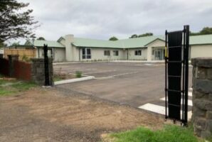 Trackless gate