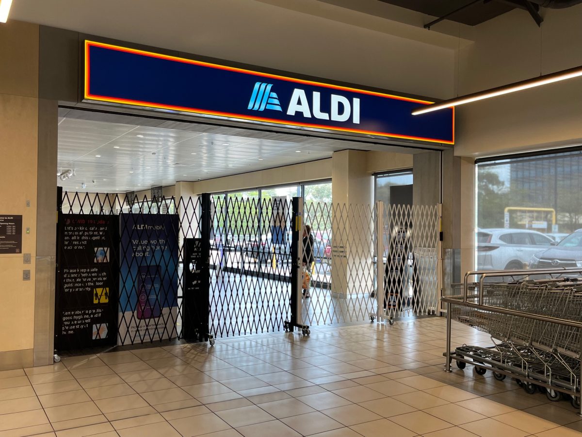 Shopping Centre Crowd Control Barriers for Hire