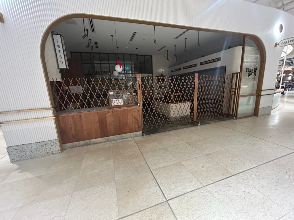 Retail Lockable and Portable Expandable Barriers Australia