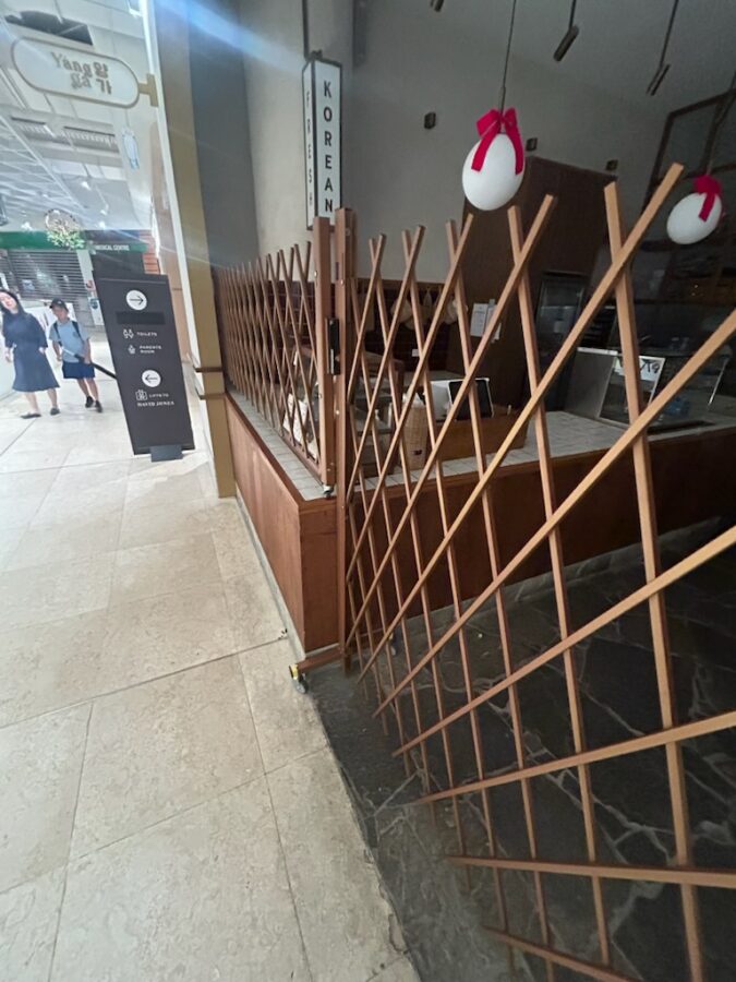 Retail Lockable and Portable Expandable Barriers Australia