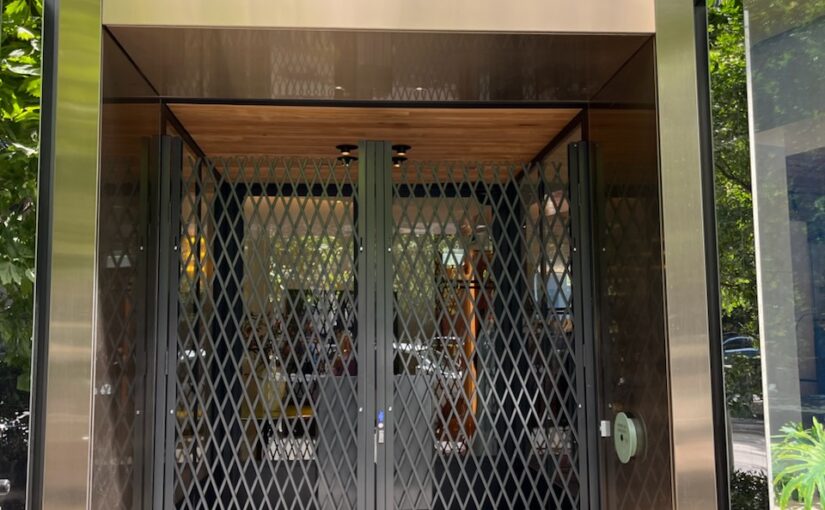 Fashionable Expandable barriers secure premises for Australian luxury fashion brand