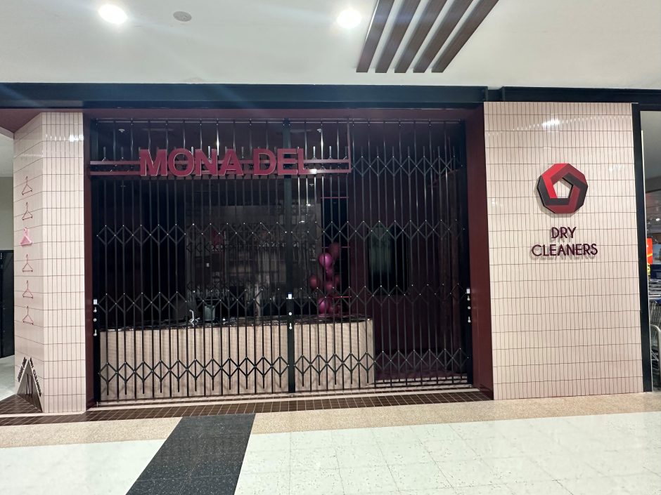 Commercial Bi Folding Trellis Door System for Dry Cleaners