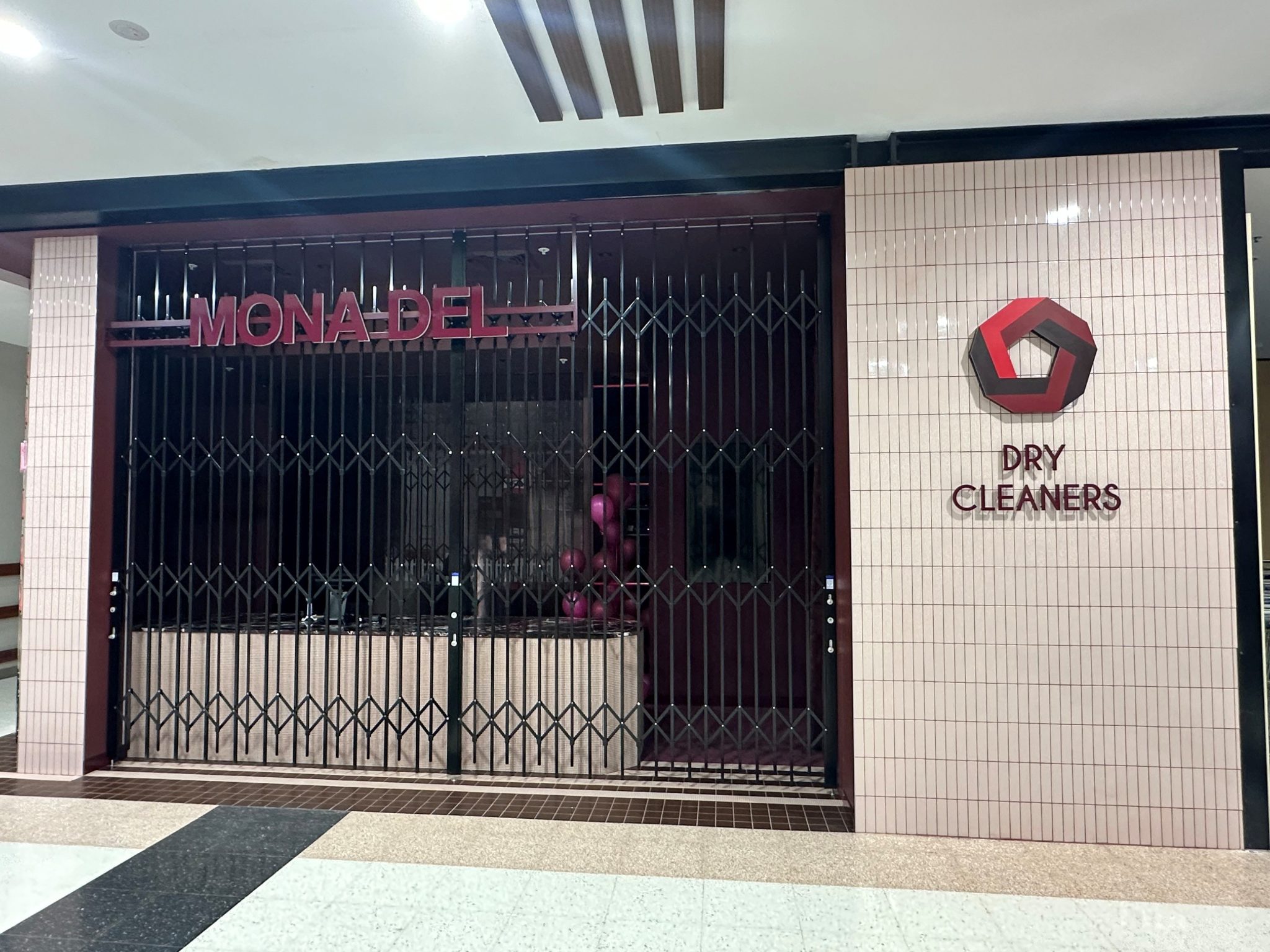 Commercial Bi Folding Trellis Door System for Dry Cleaners
